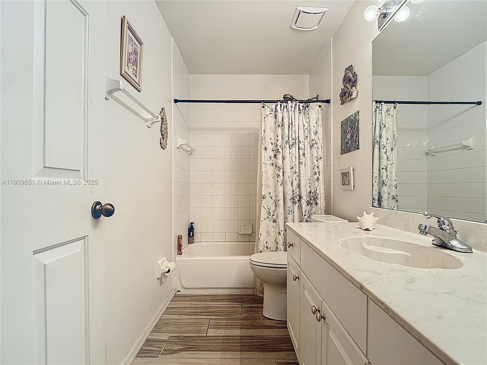 341800 - GOLDEN GATE EST U - Residential