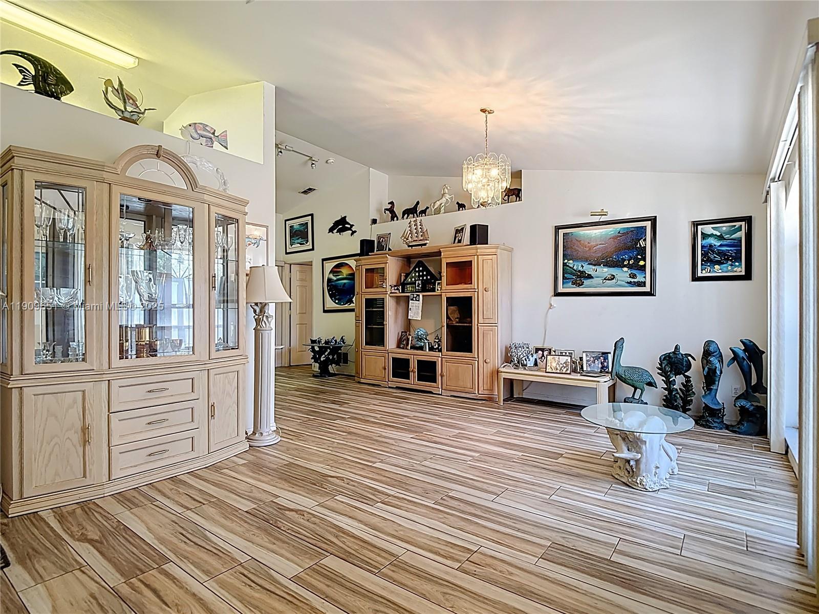 341800 - GOLDEN GATE EST U - Residential