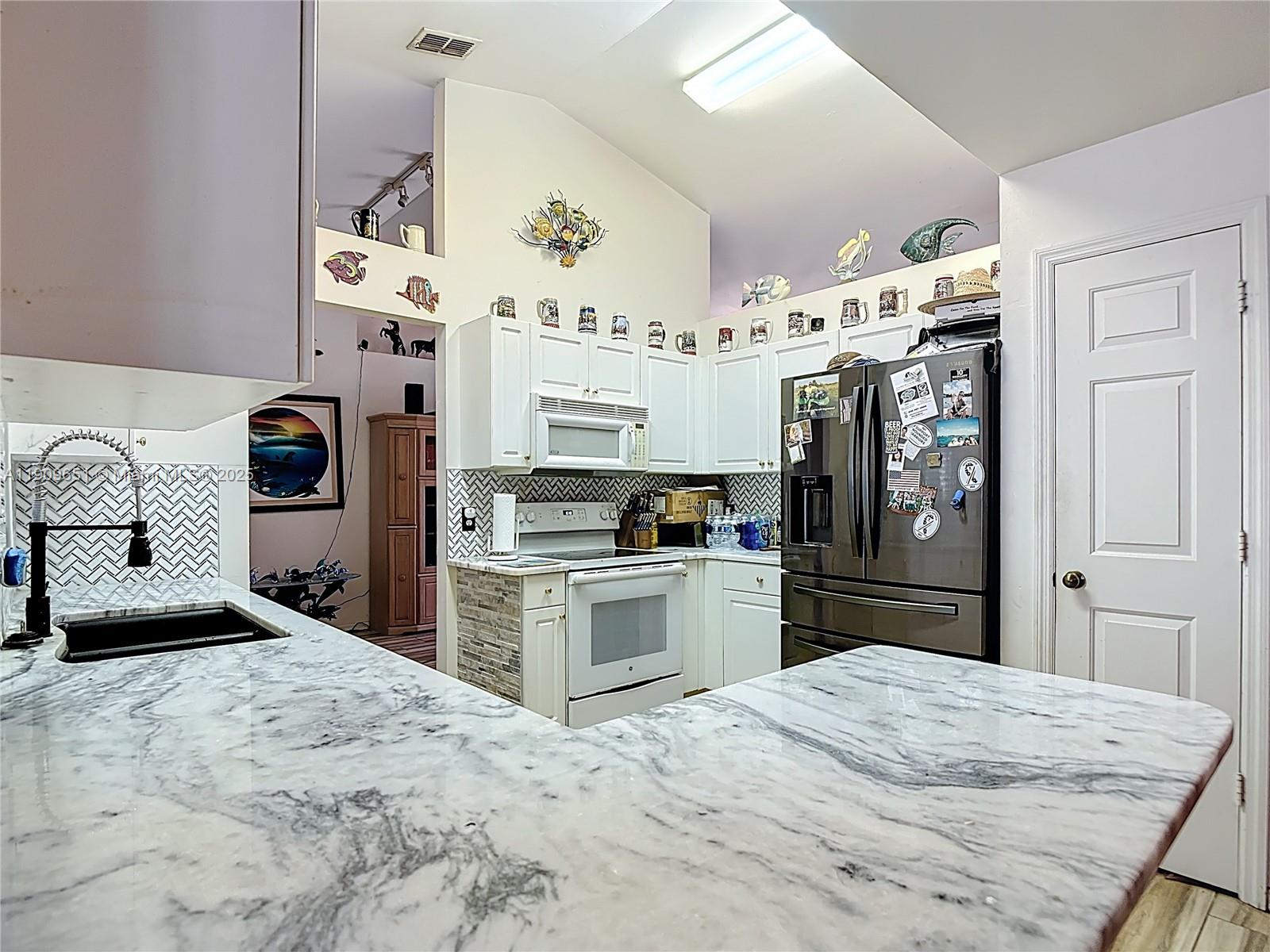 341800 - GOLDEN GATE EST U - Residential