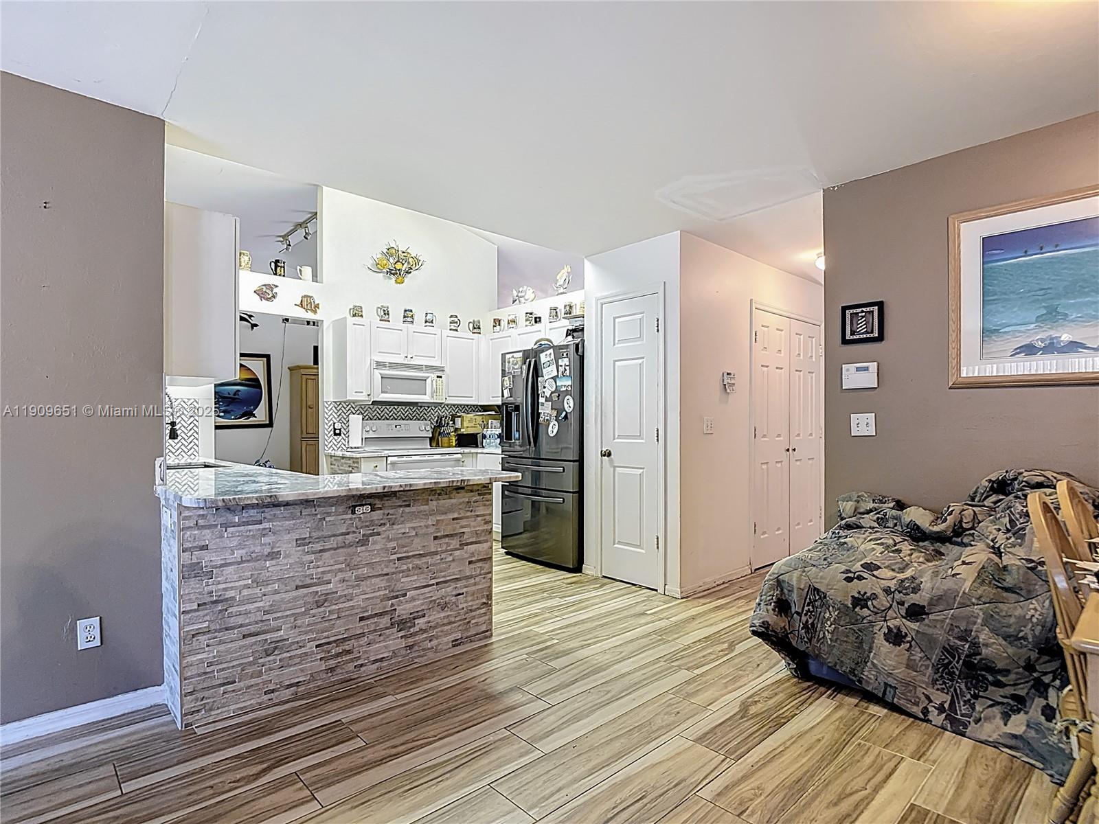 341800 - GOLDEN GATE EST U - Residential