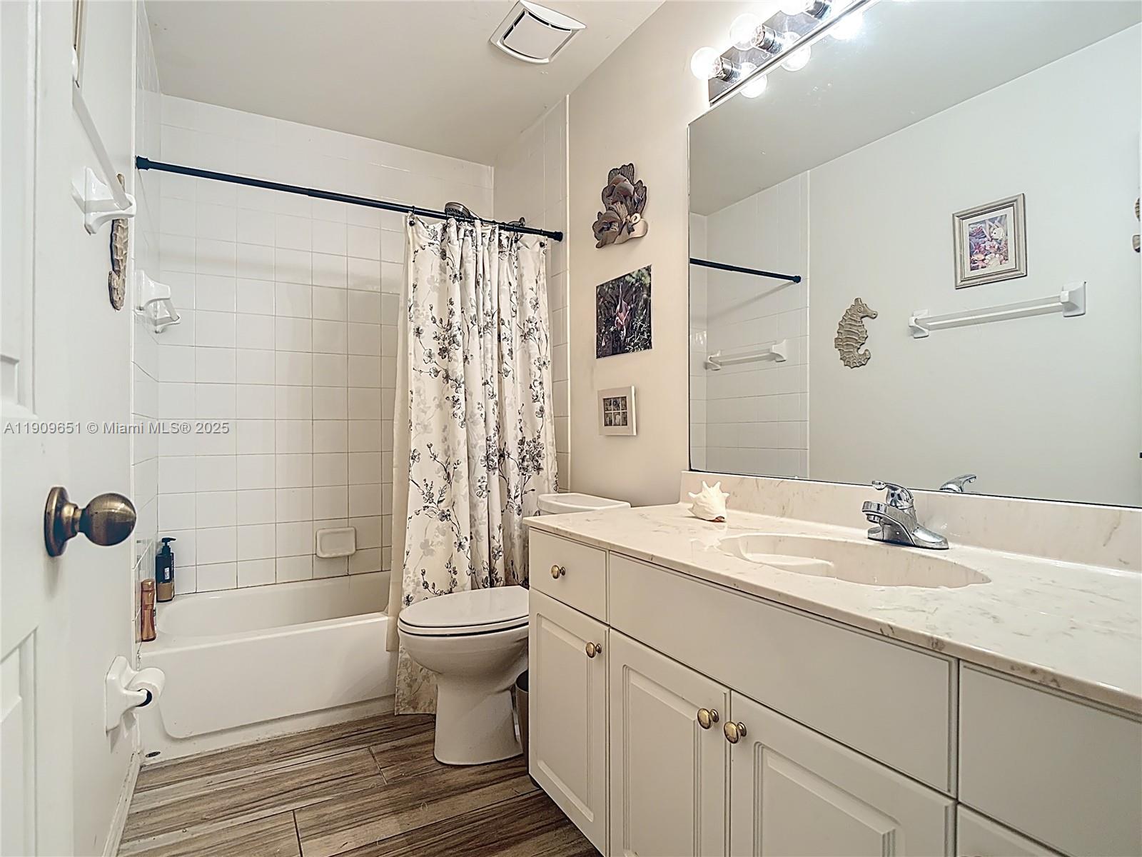 341800 - GOLDEN GATE EST U - Residential