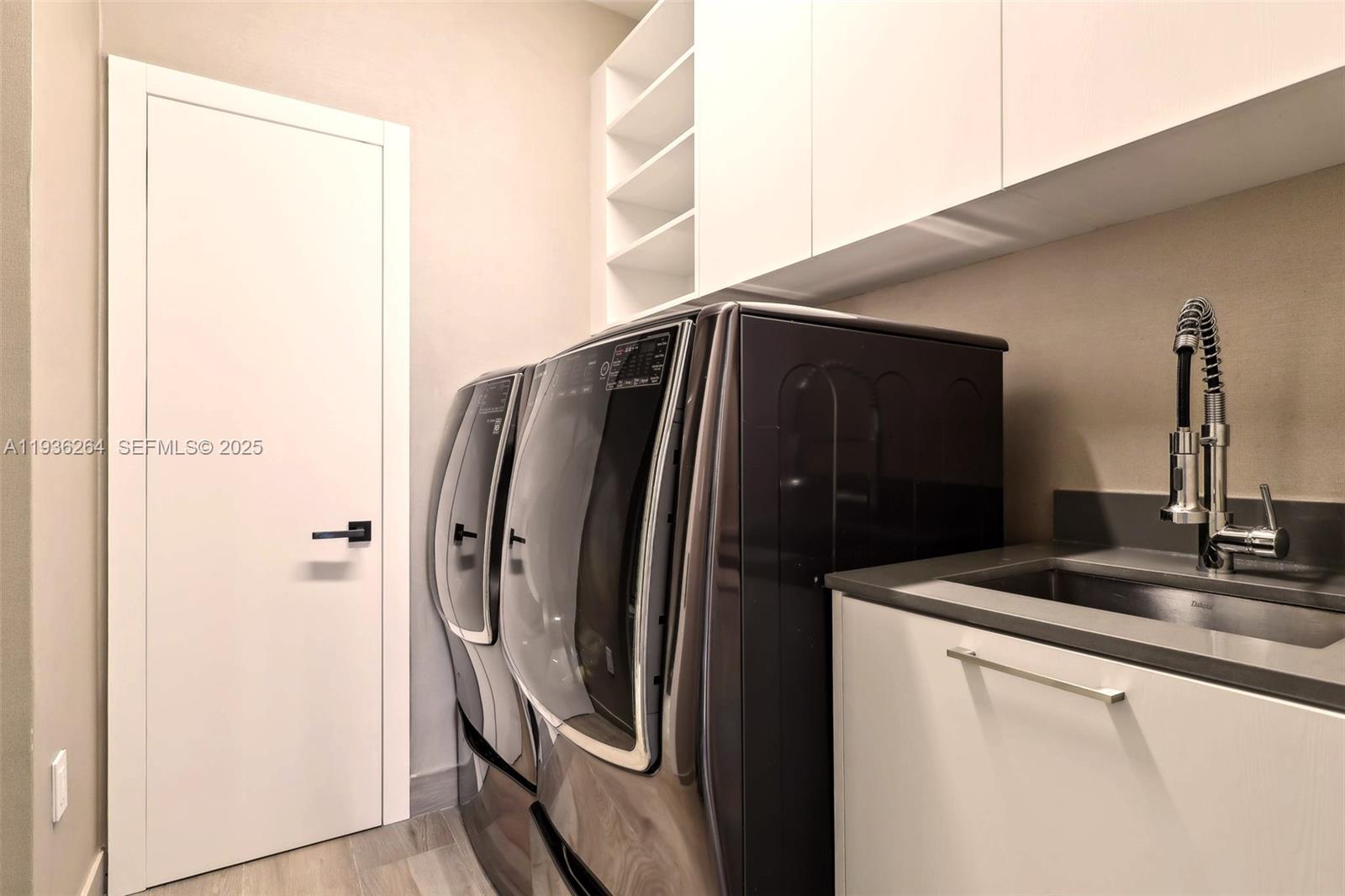 BRICKELLS FLAGLER - Residential