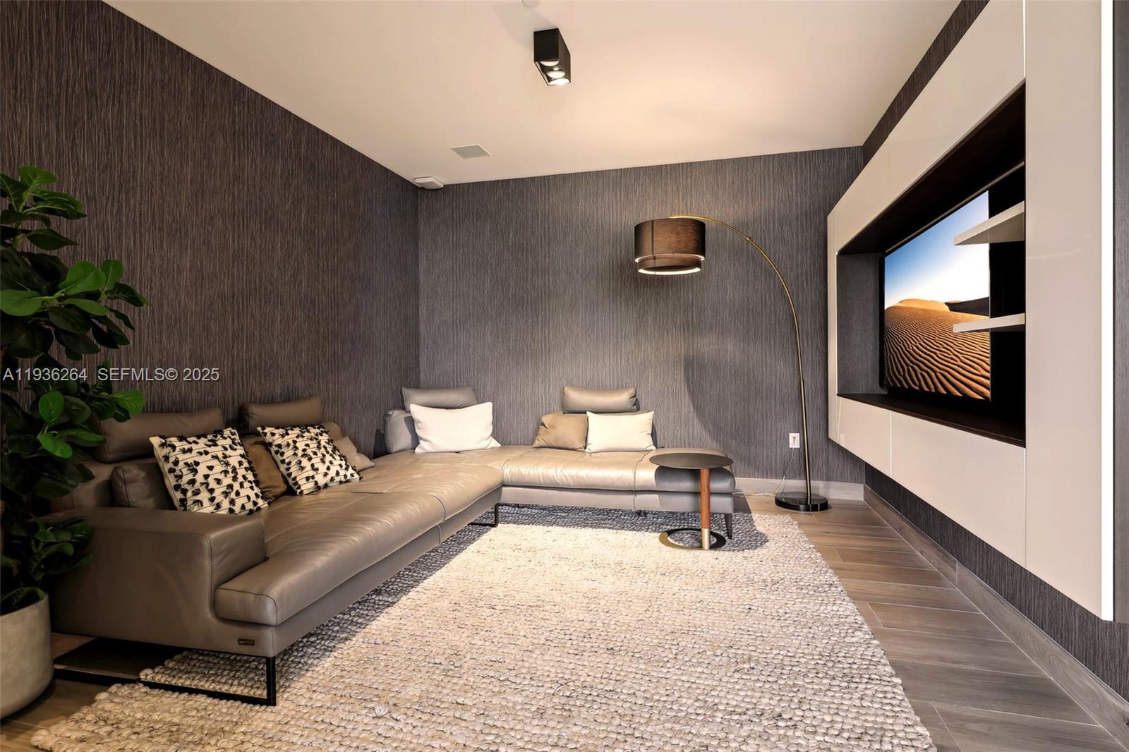 BRICKELLS FLAGLER - Residential