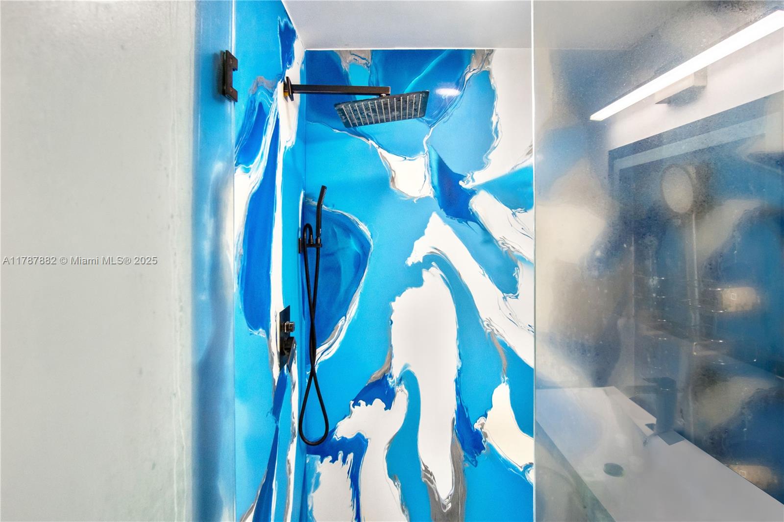 PLATINUM CONDO - Residential