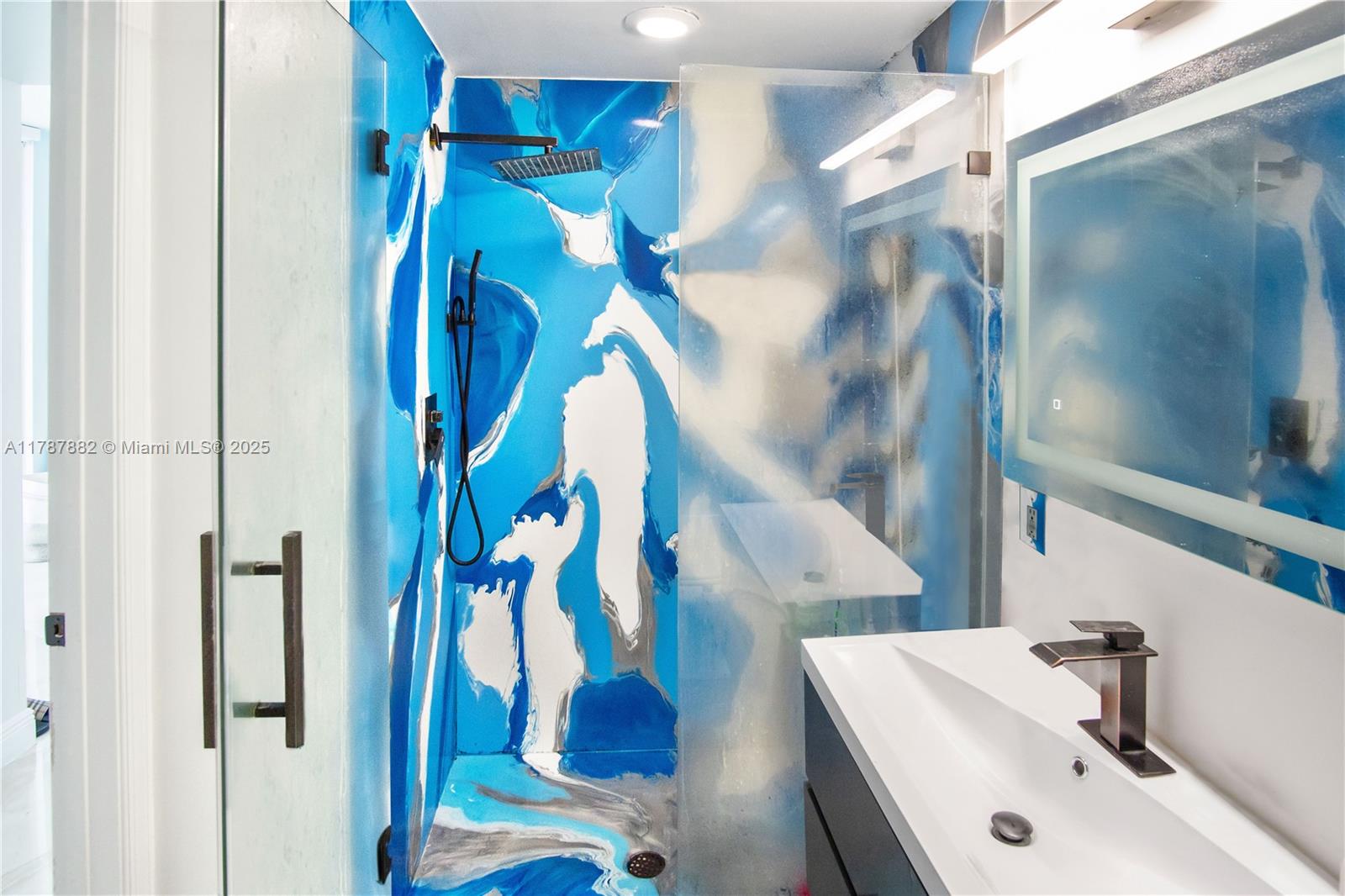 PLATINUM CONDO - Residential