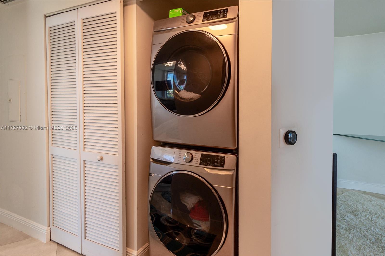 PLATINUM CONDO - Residential