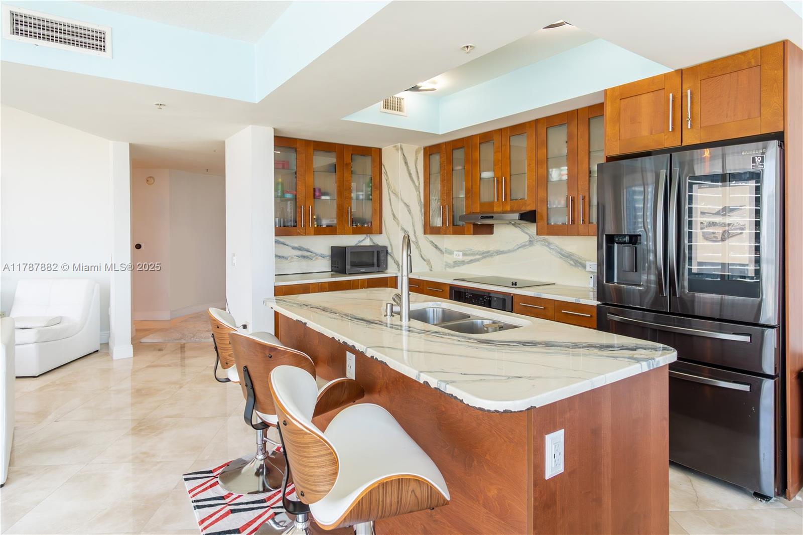 PLATINUM CONDO - Residential