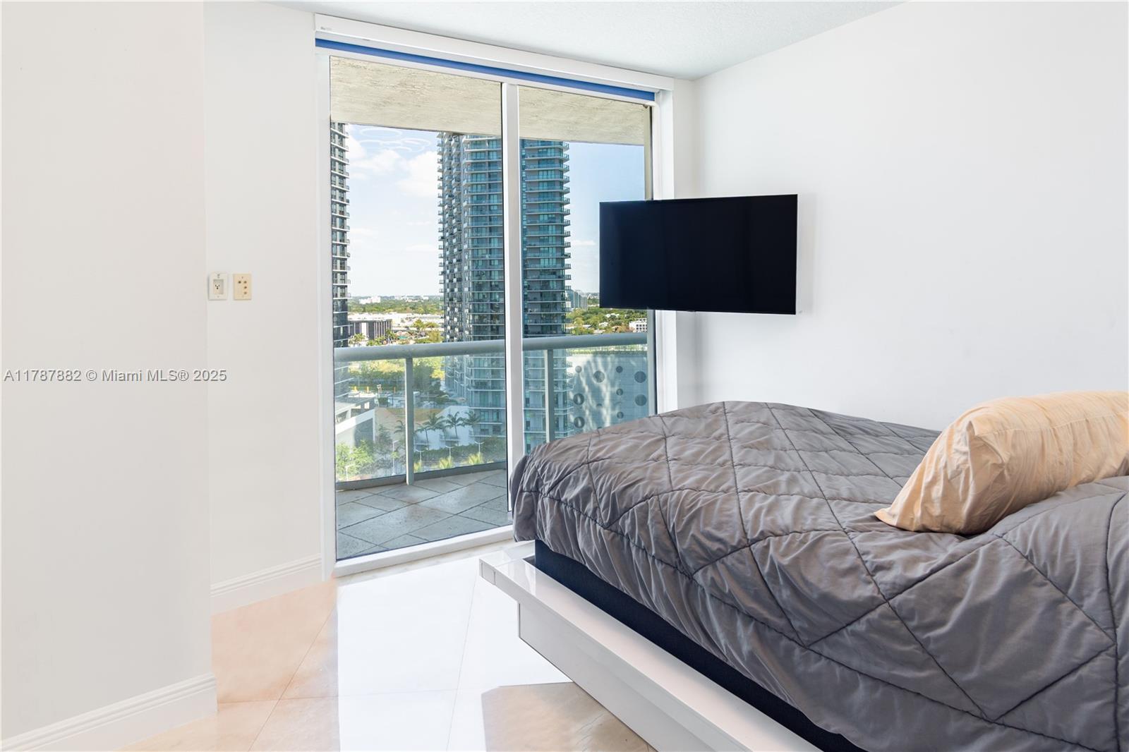 PLATINUM CONDO - Residential