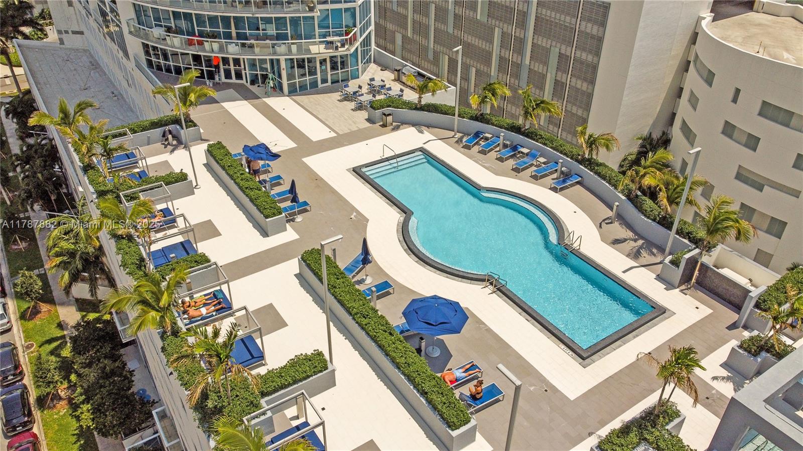 PLATINUM CONDO - Residential