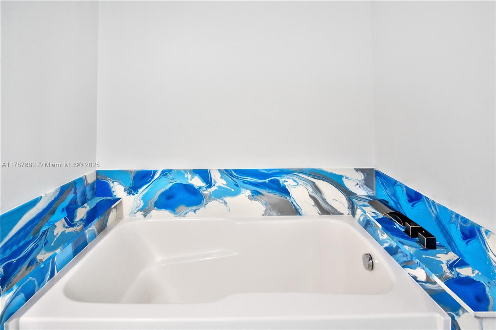 PLATINUM CONDO - Residential