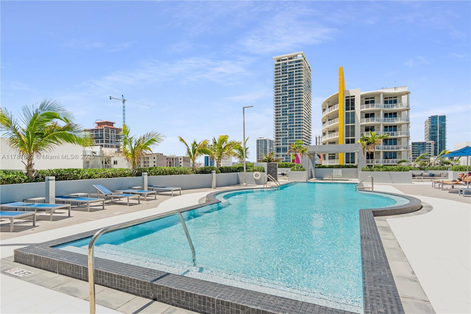 PLATINUM CONDO - Residential