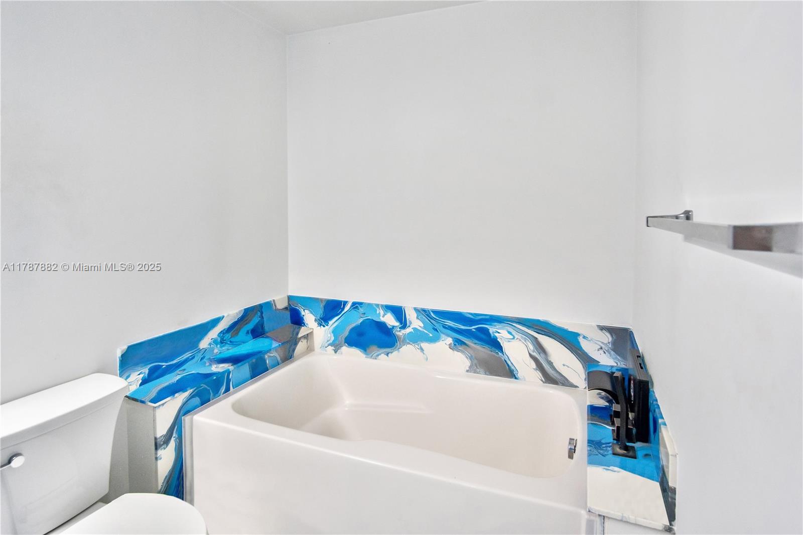 PLATINUM CONDO - Residential