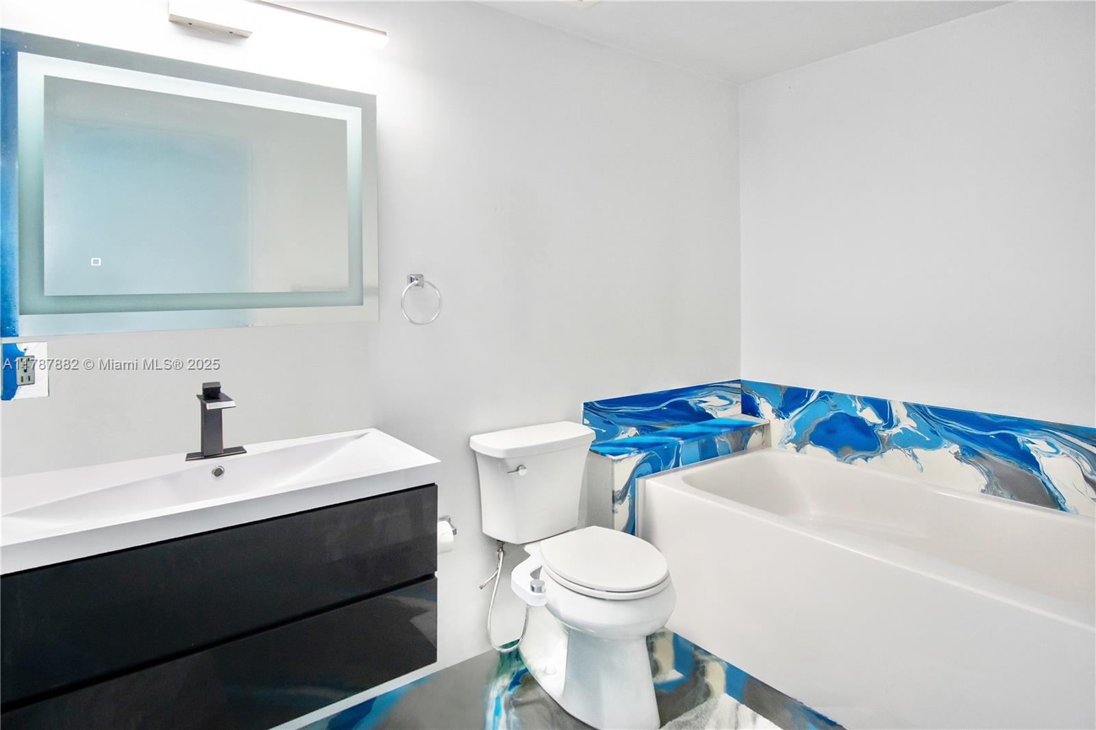 PLATINUM CONDO - Residential