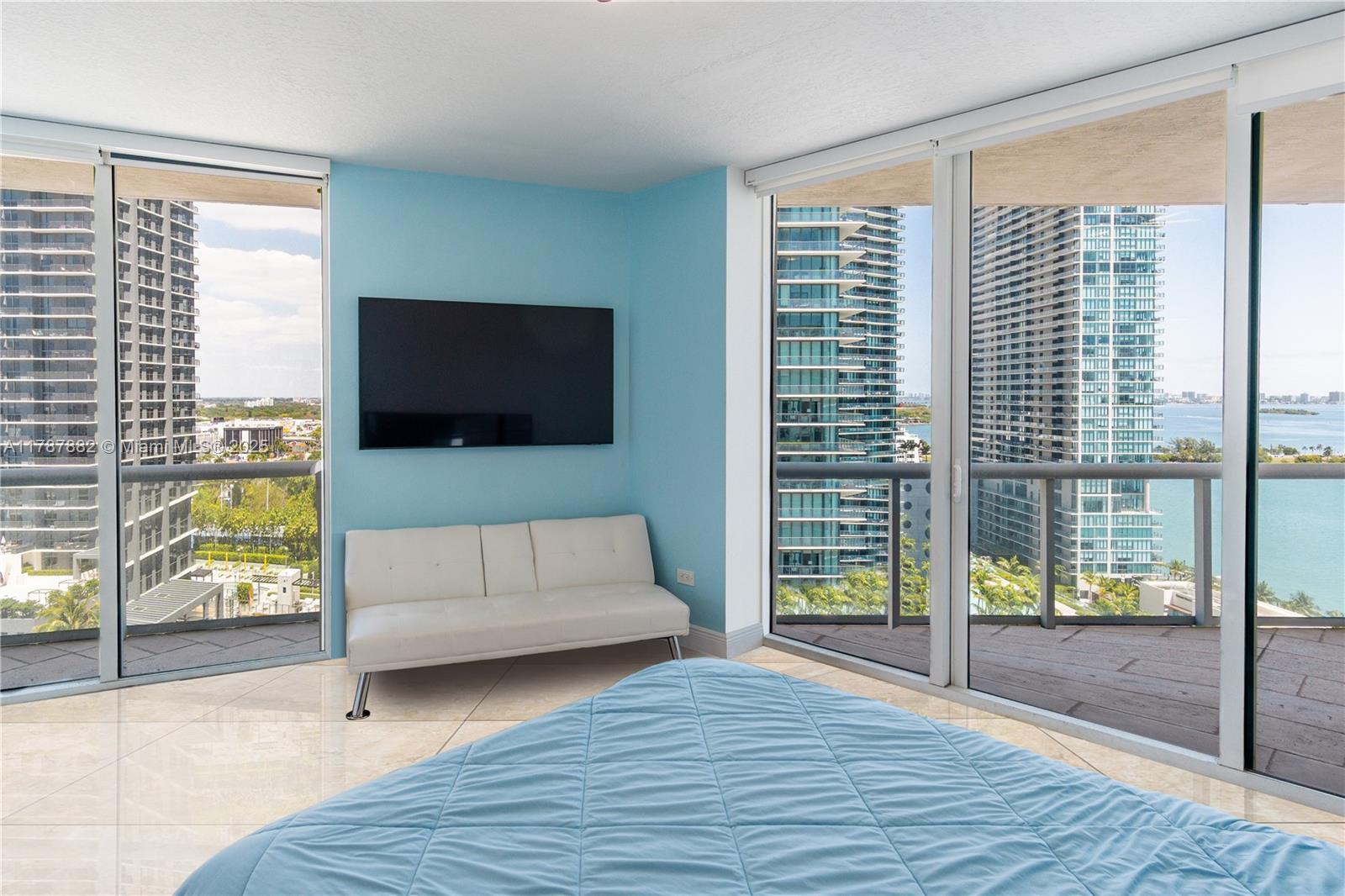 PLATINUM CONDO - Residential