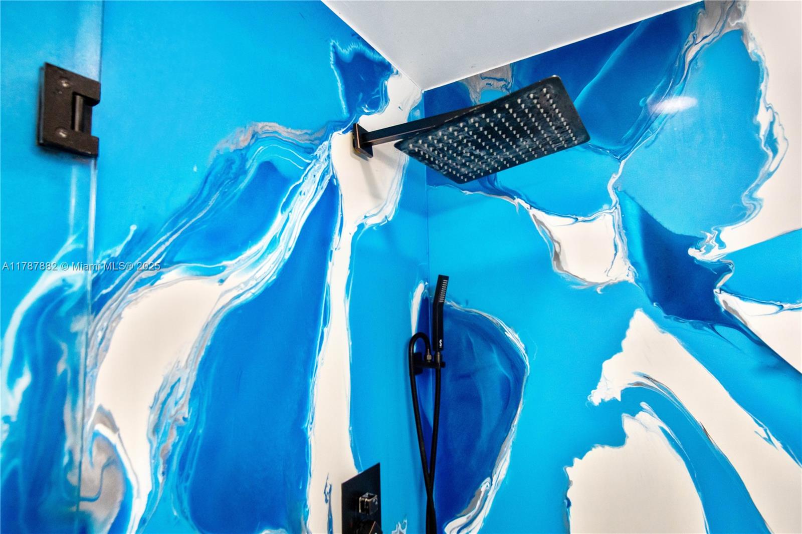 PLATINUM CONDO - Residential