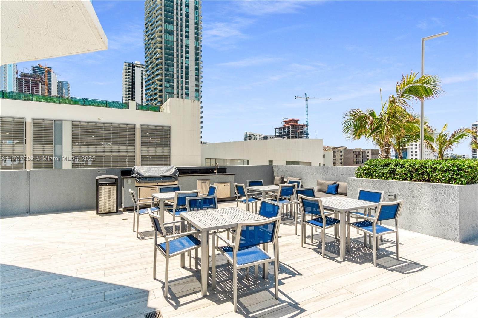 PLATINUM CONDO - Residential