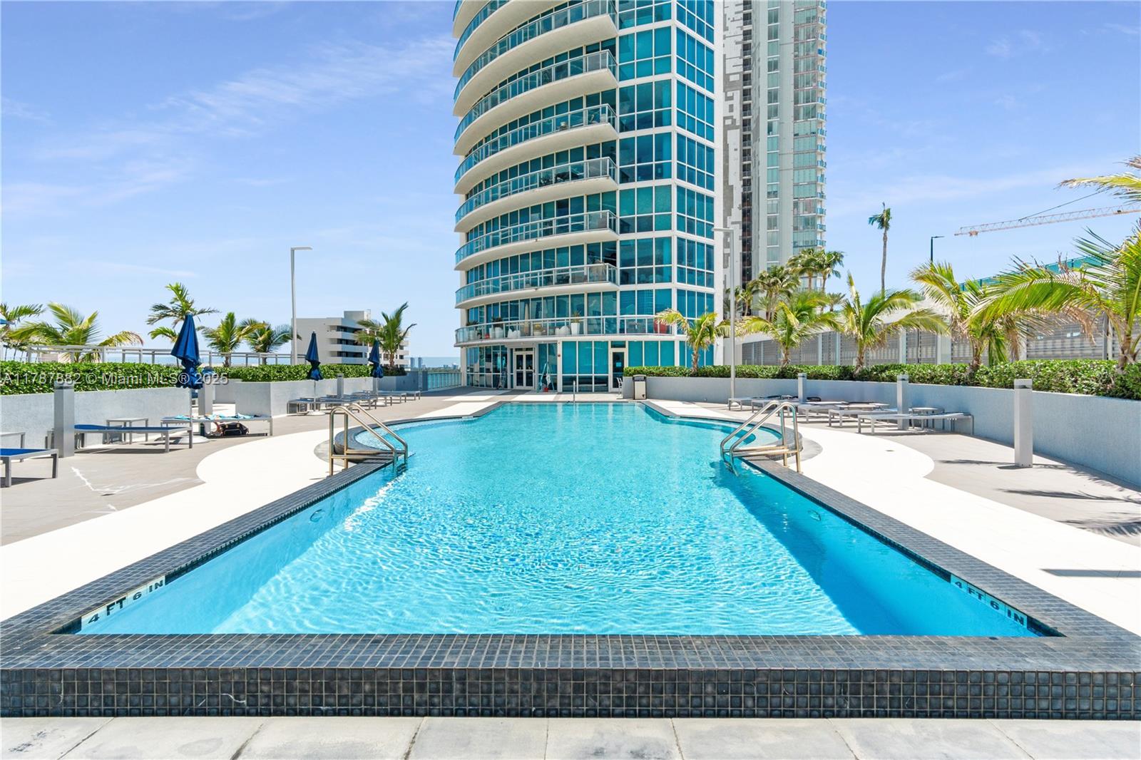 PLATINUM CONDO - Residential