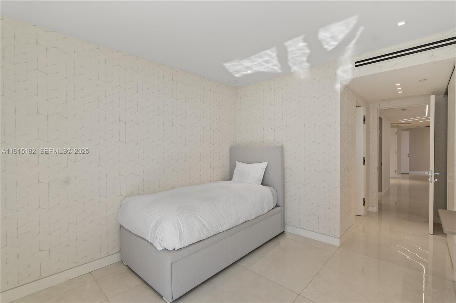 BLUE DIAMOND CONDO - Residential