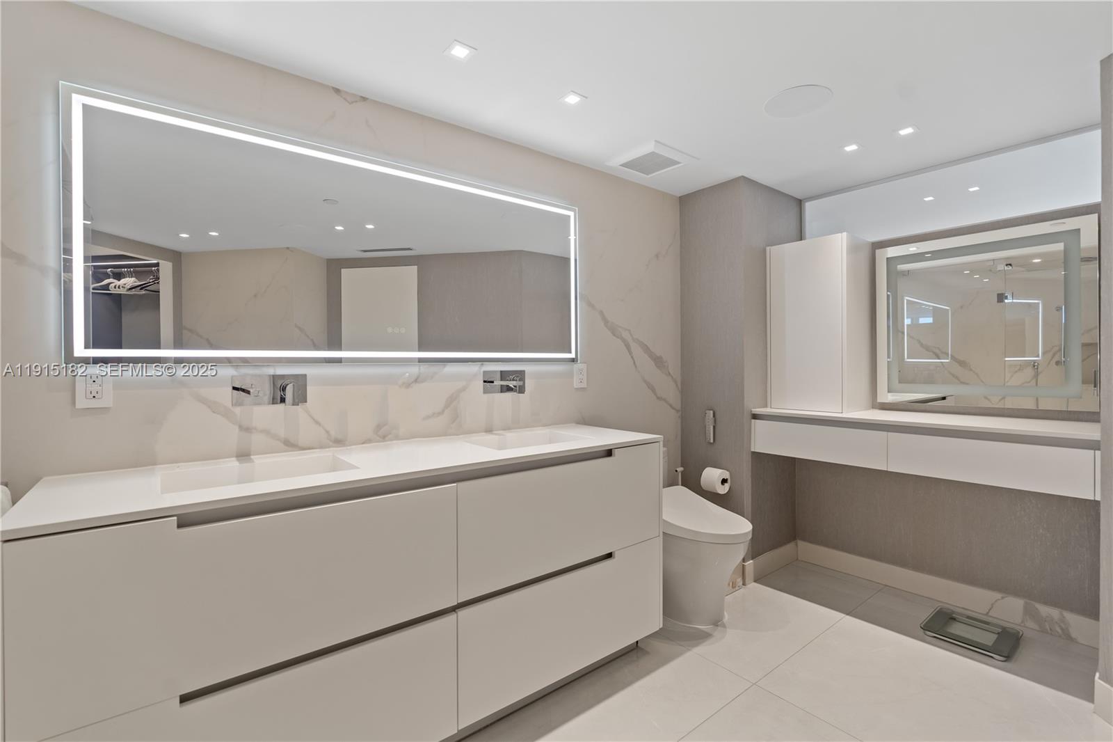 BLUE DIAMOND CONDO - Residential