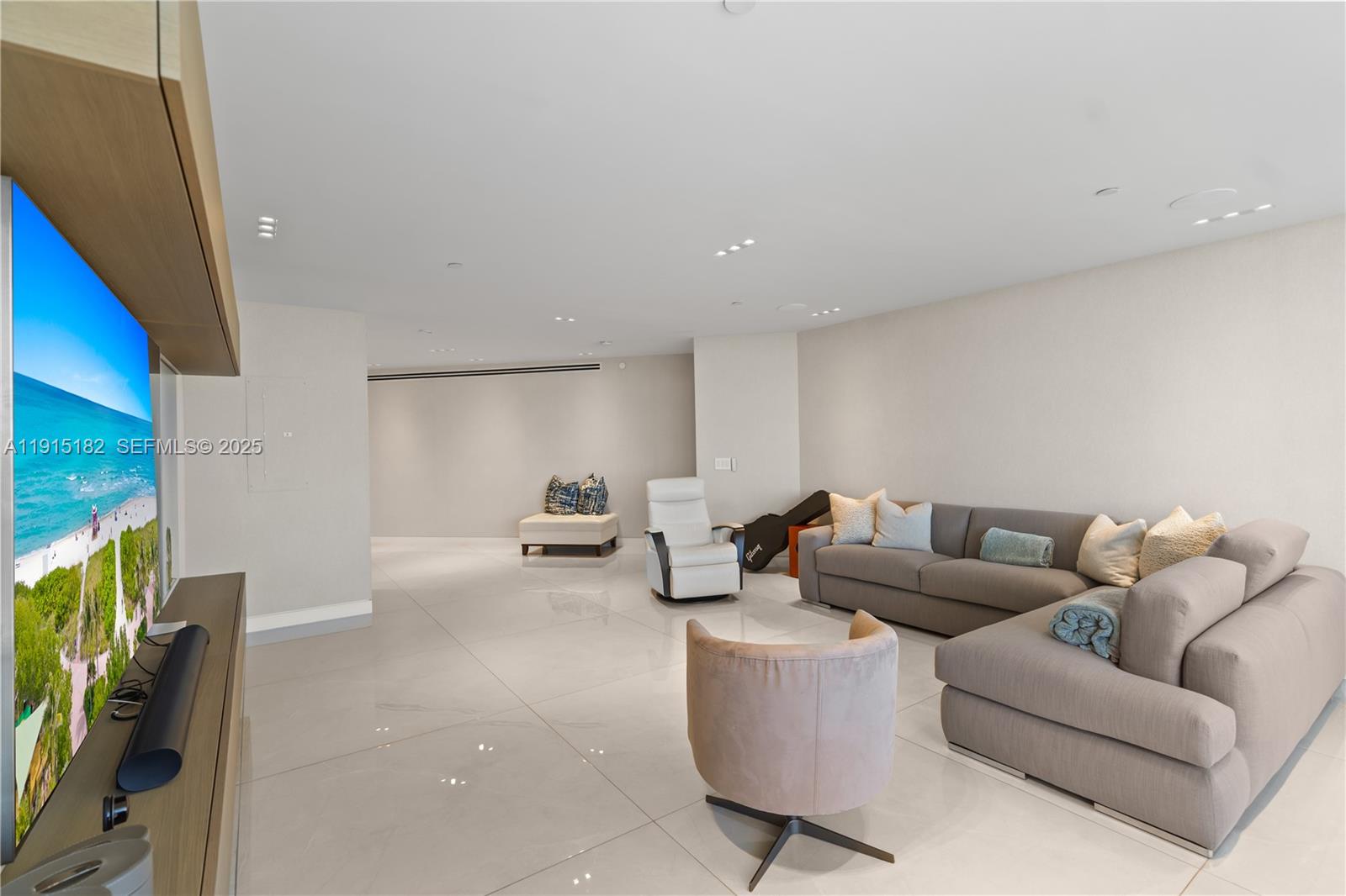 BLUE DIAMOND CONDO - Residential