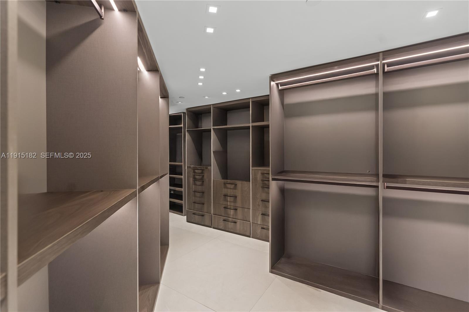 BLUE DIAMOND CONDO - Residential