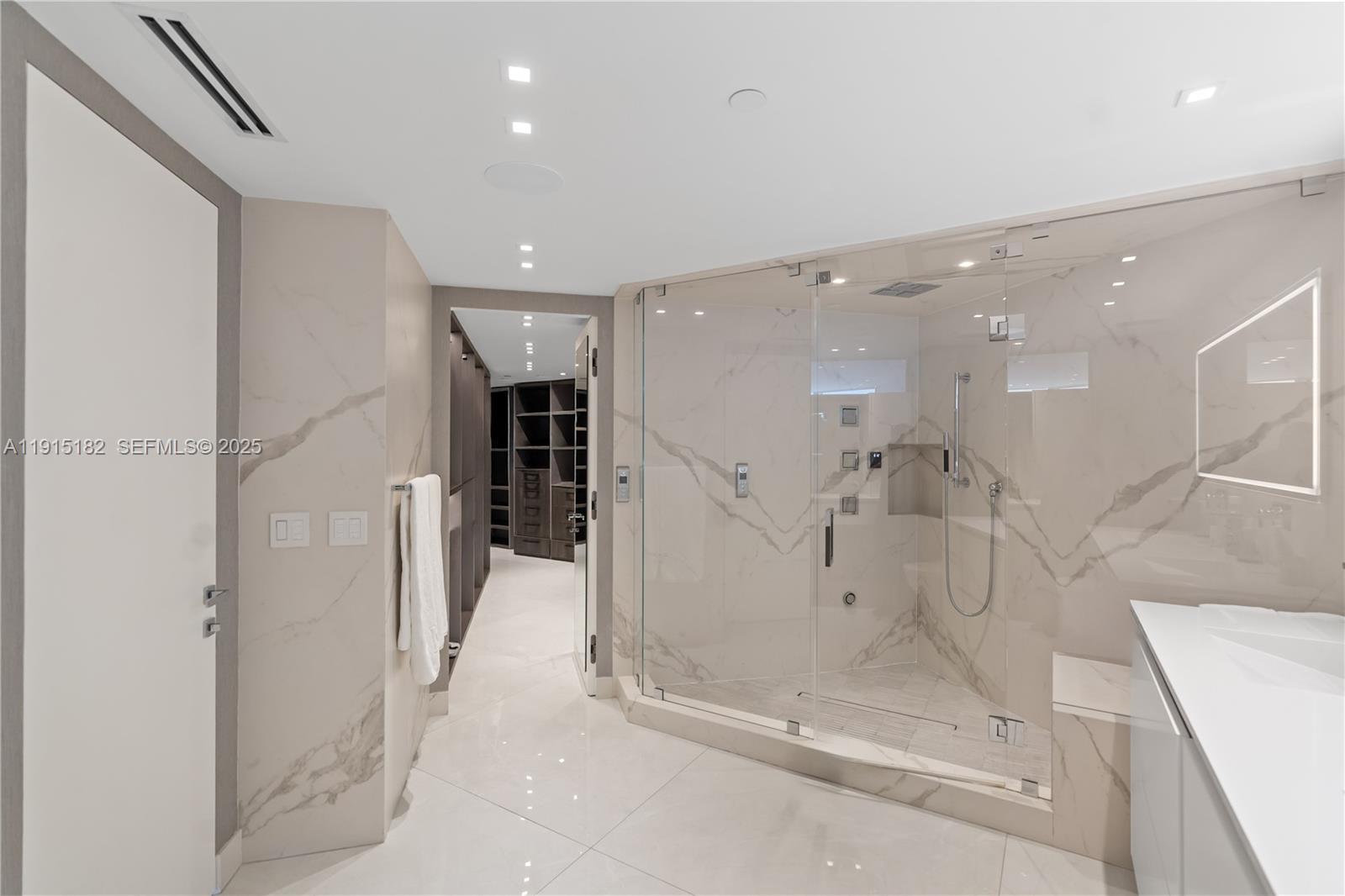 BLUE DIAMOND CONDO - Residential