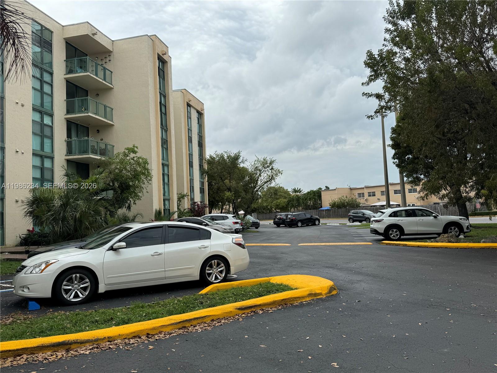 CORAL TOWERS CONDO - Residential