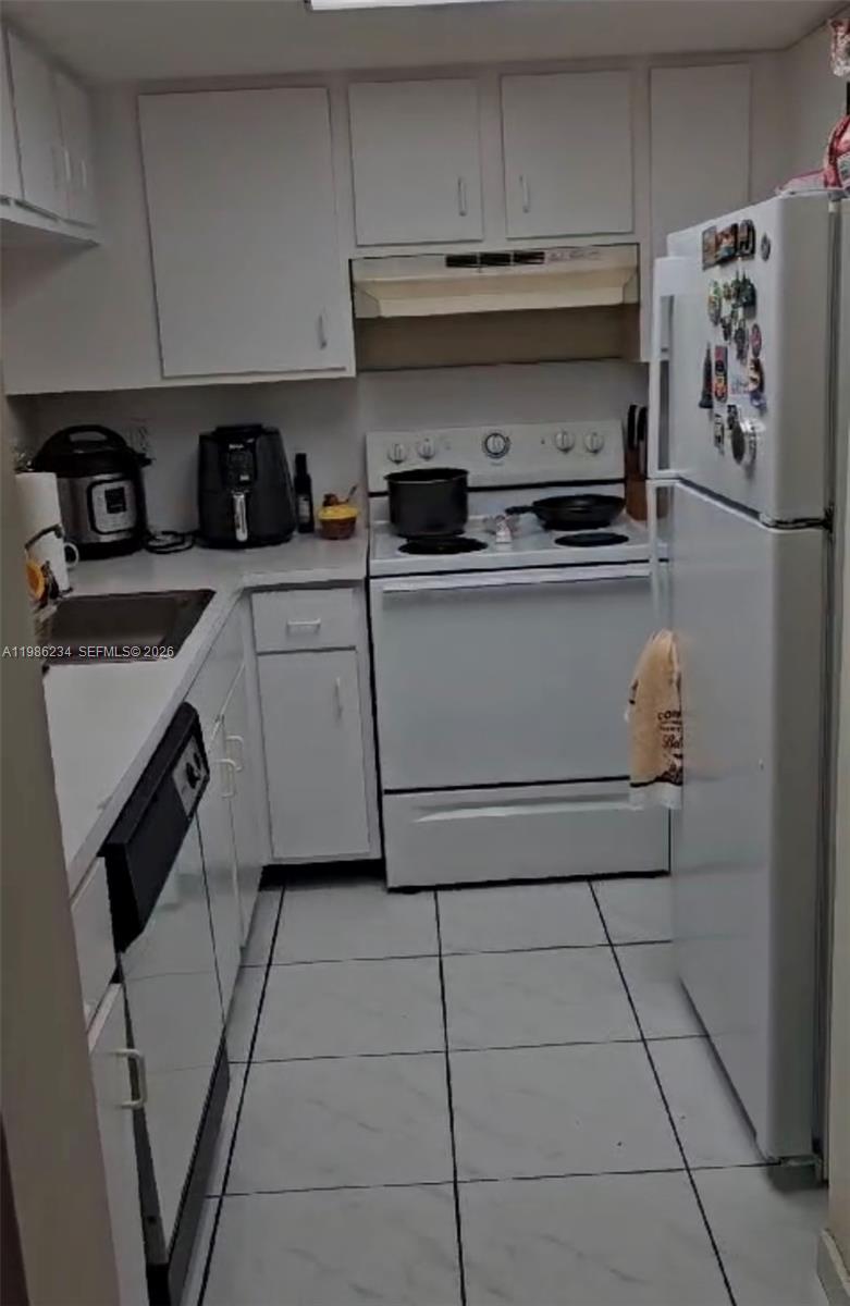 CORAL TOWERS CONDO - Residential