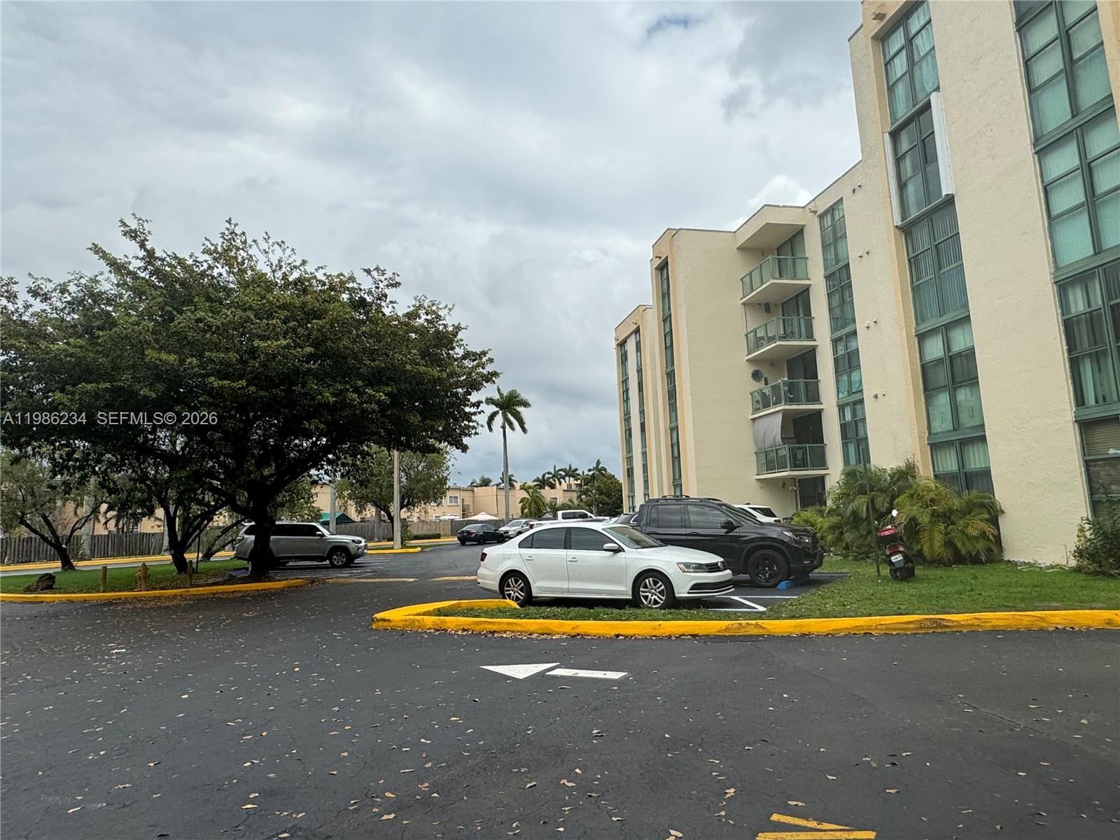 CORAL TOWERS CONDO - Residential