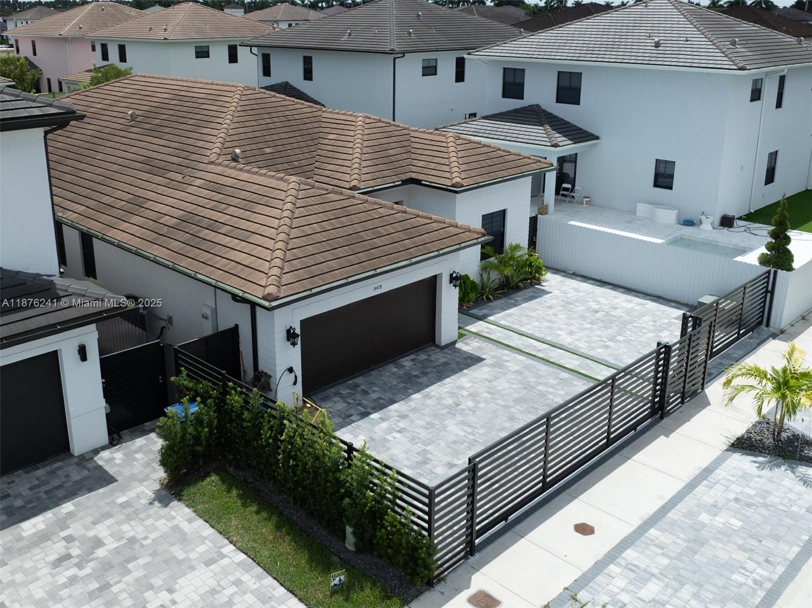 CORAL WAY BY LUXCOM - Residential