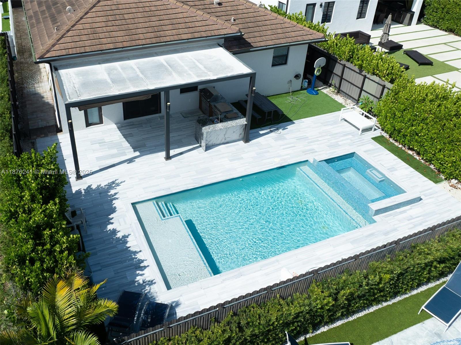 CORAL WAY BY LUXCOM - Residential