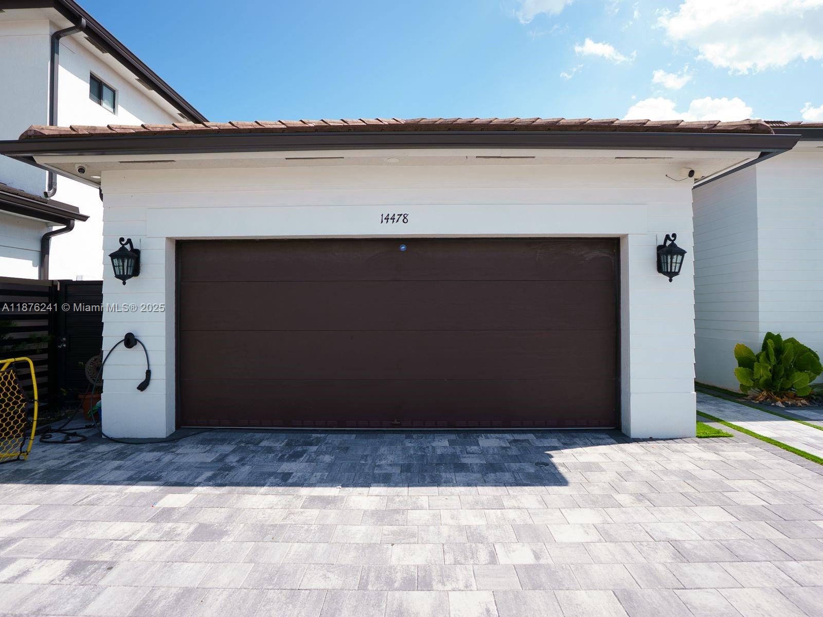 CORAL WAY BY LUXCOM - Residential