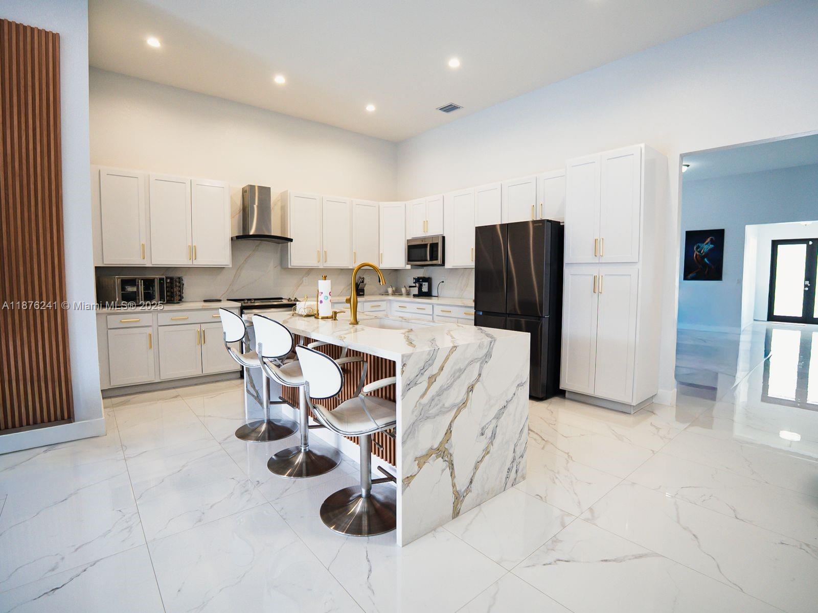 CORAL WAY BY LUXCOM - Residential