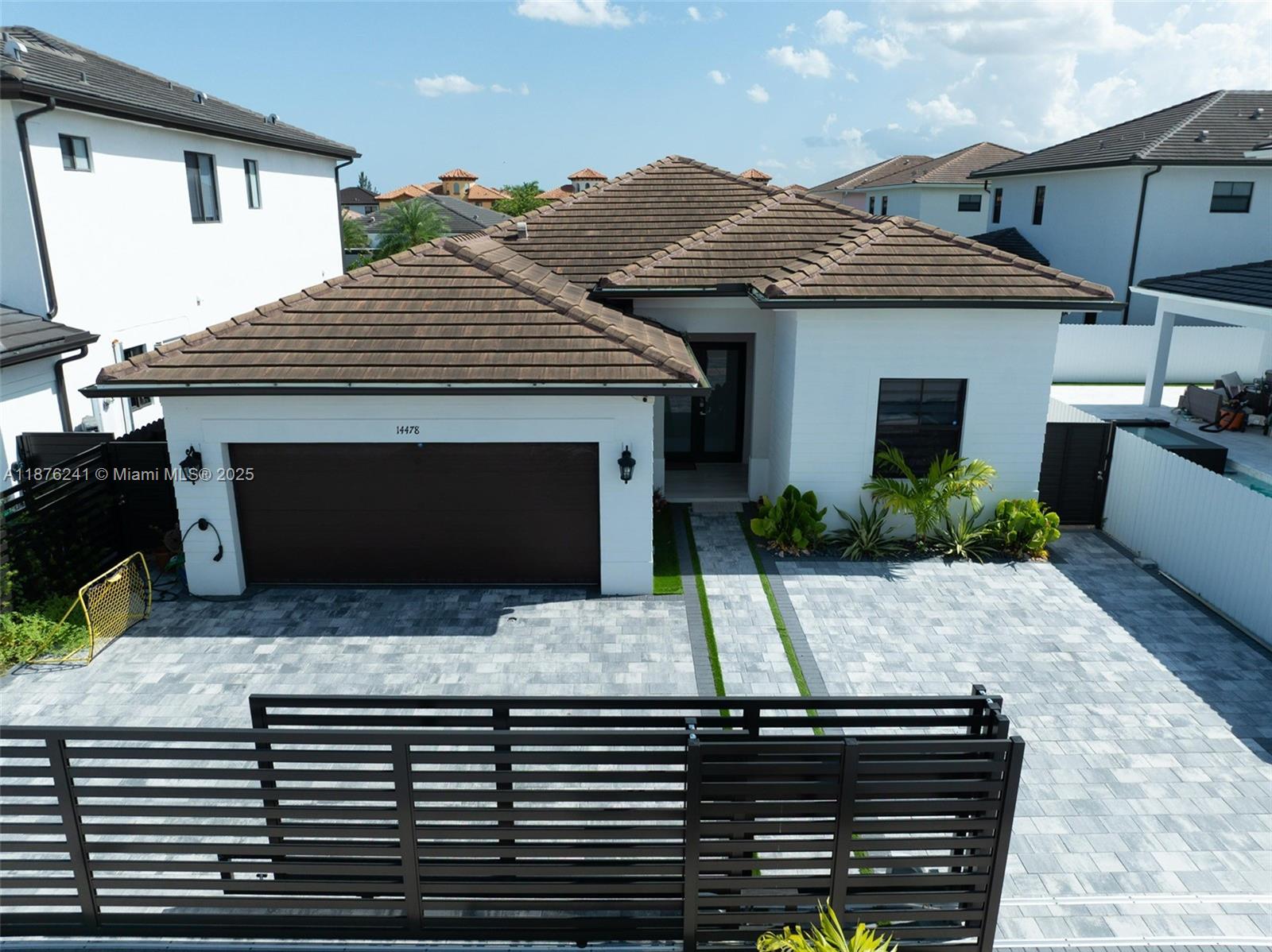 CORAL WAY BY LUXCOM - Residential