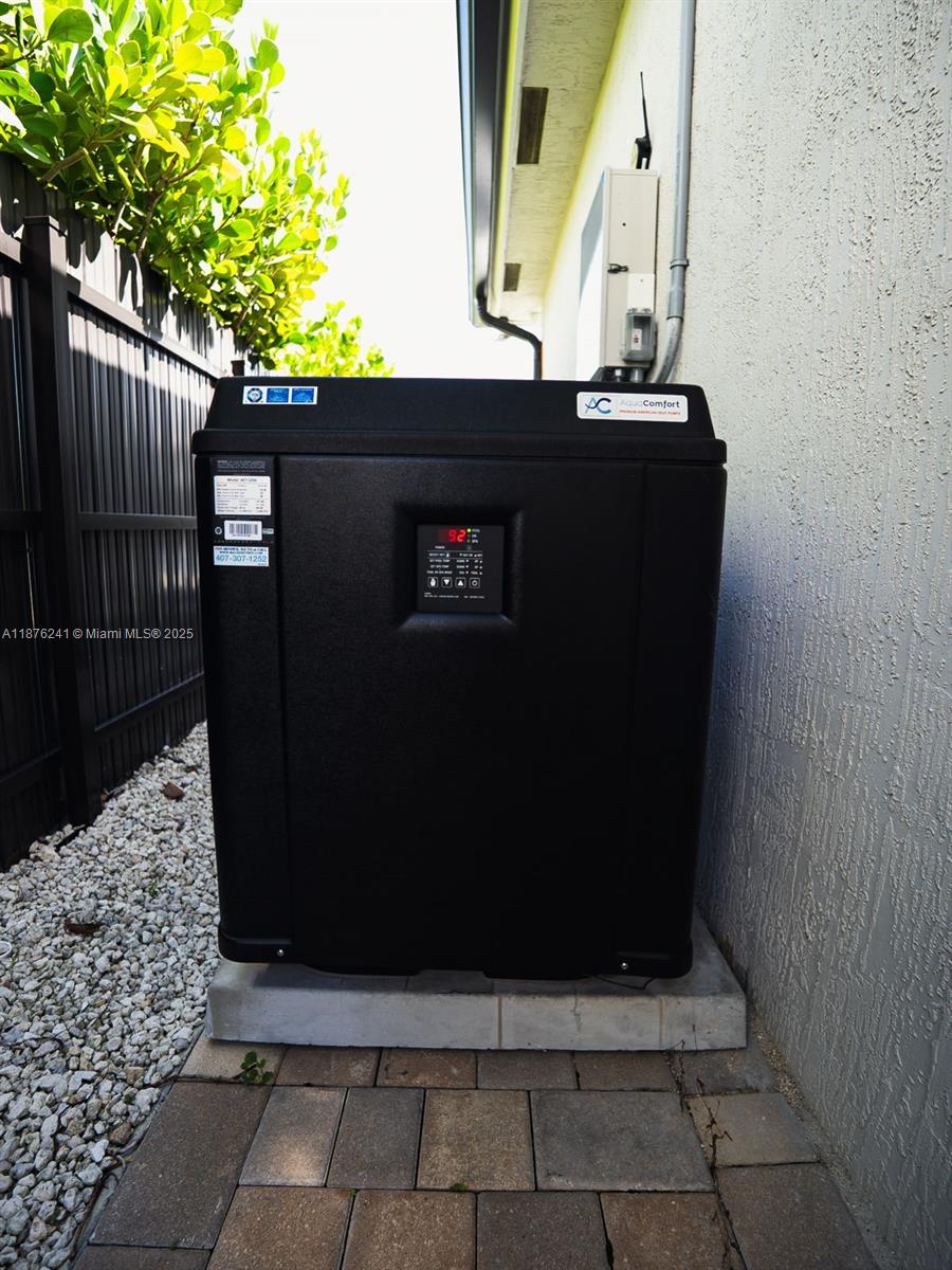 CORAL WAY BY LUXCOM - Residential