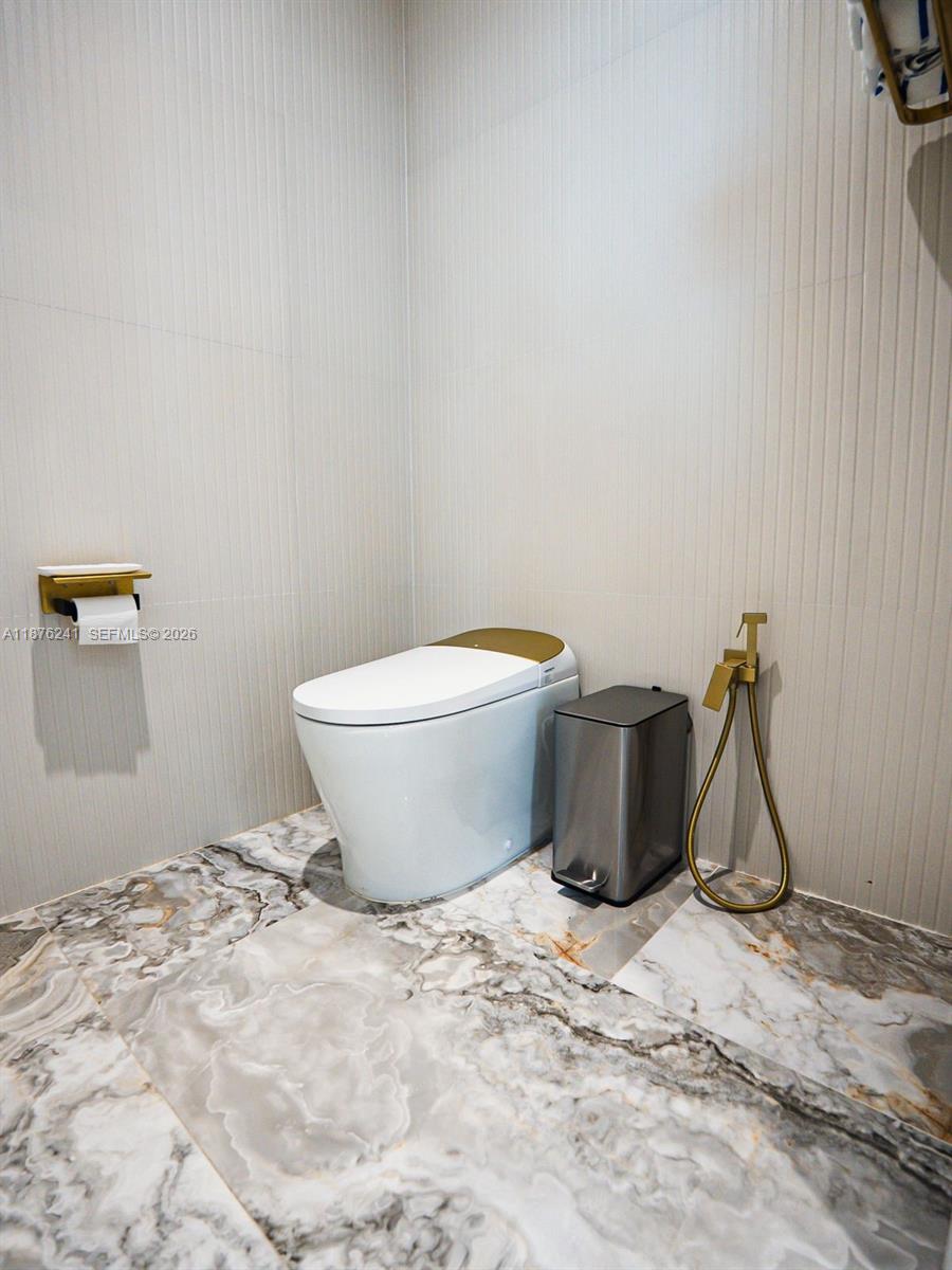 CORAL WAY BY LUXCOM - Residential