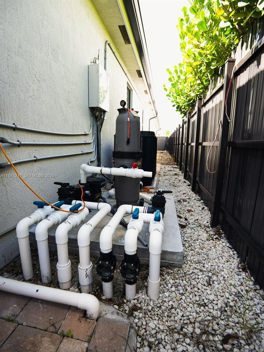 CORAL WAY BY LUXCOM - Residential