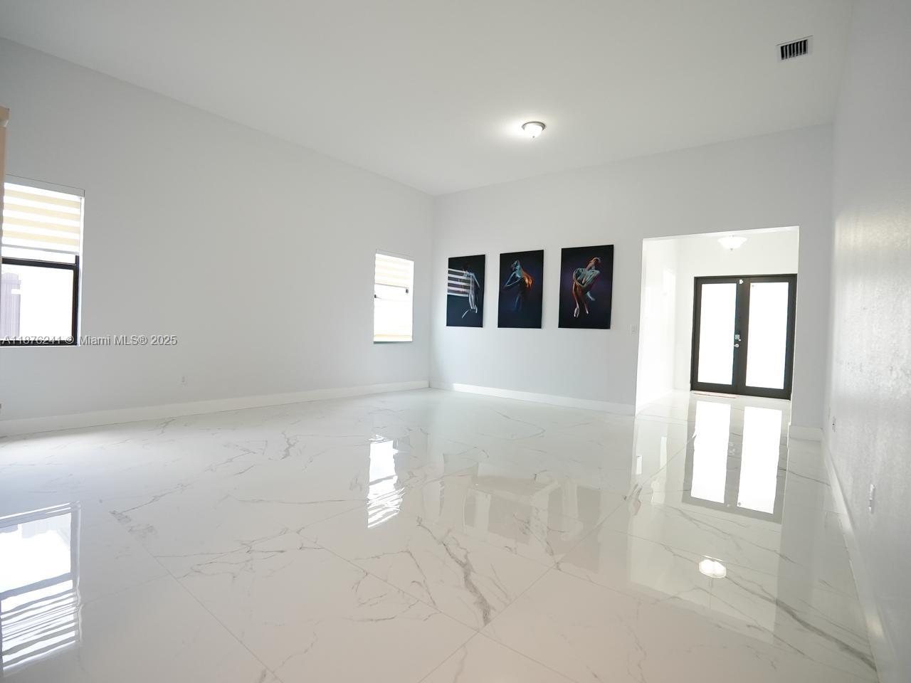 CORAL WAY BY LUXCOM - Residential