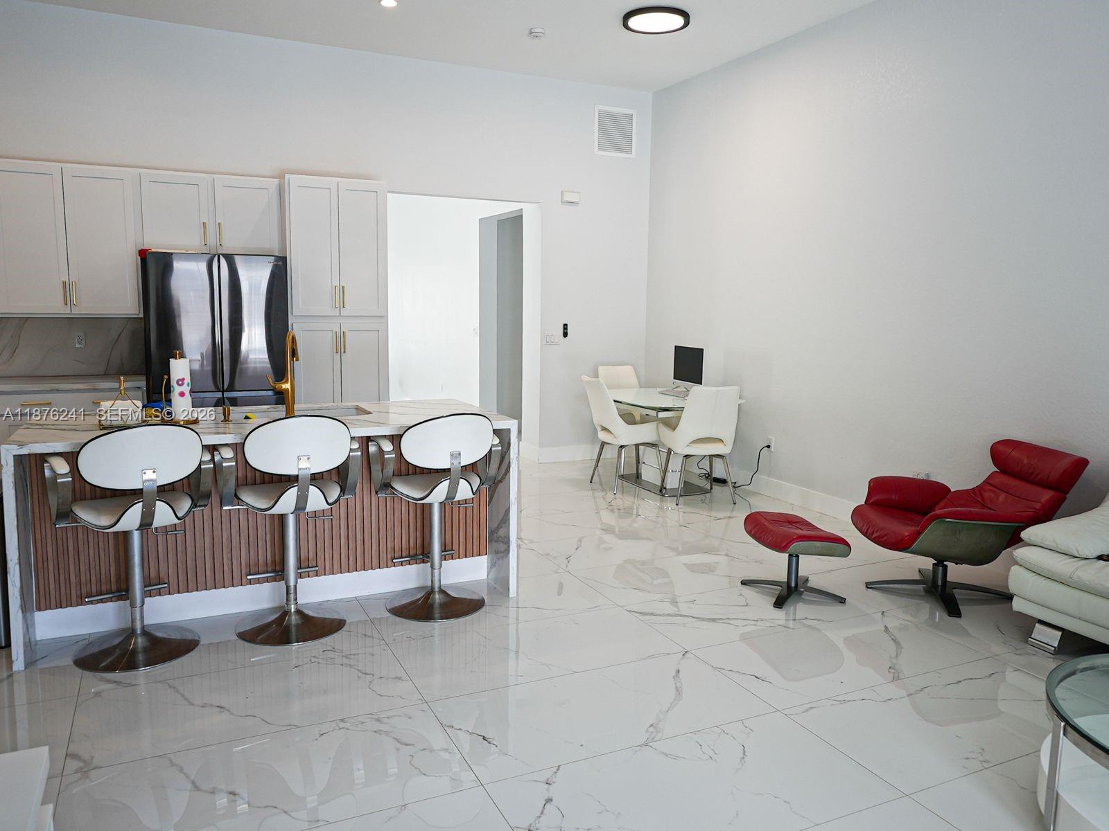 CORAL WAY BY LUXCOM - Residential