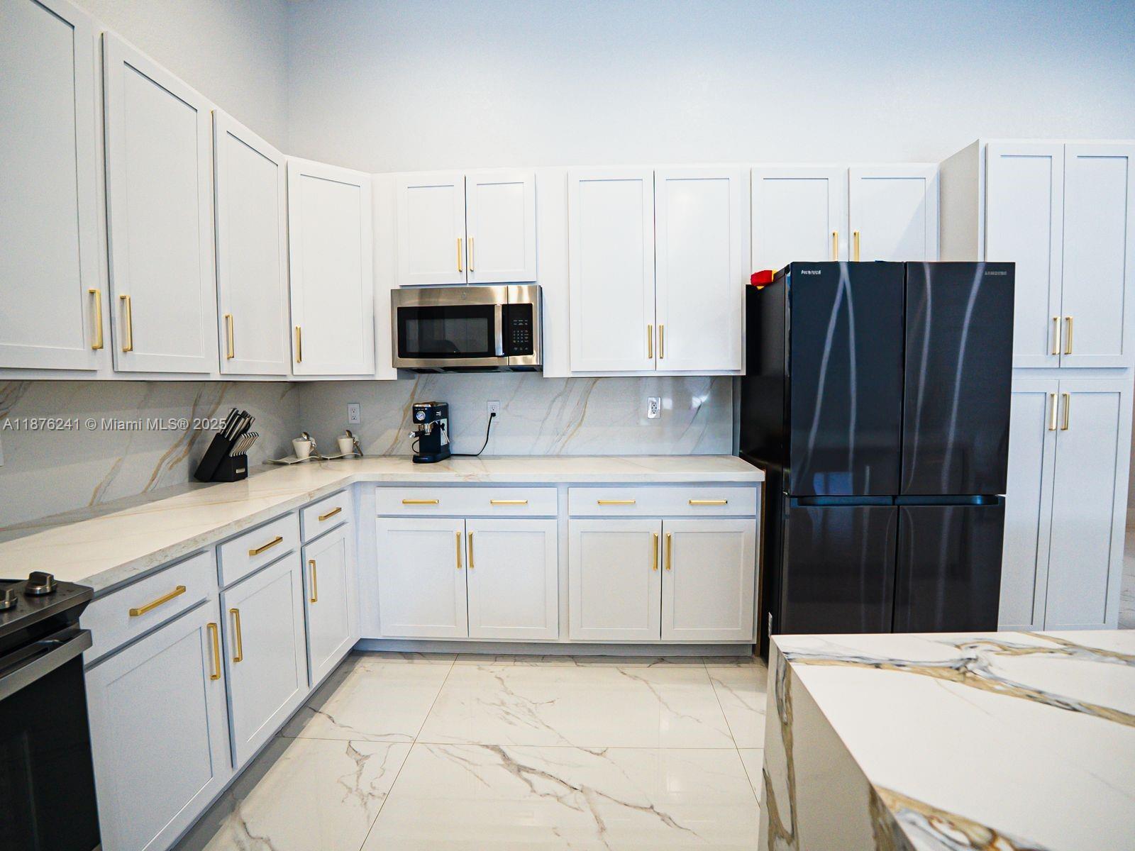 CORAL WAY BY LUXCOM - Residential