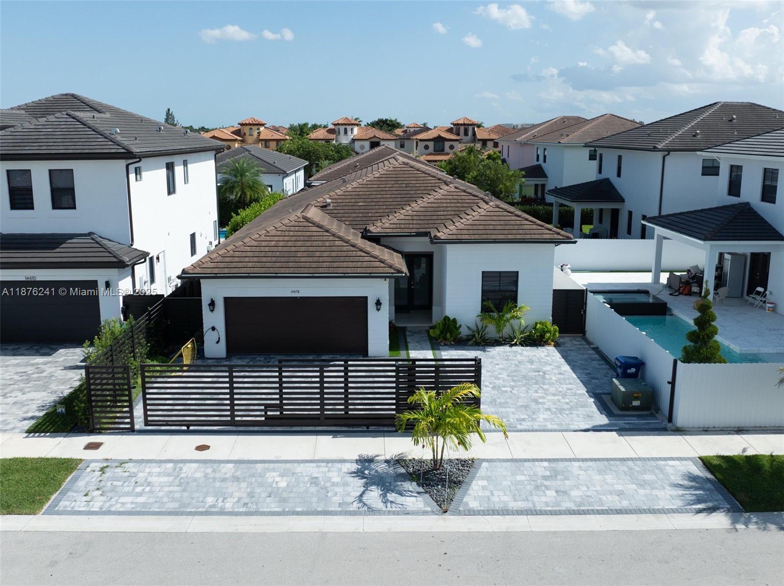 CORAL WAY BY LUXCOM - Residential