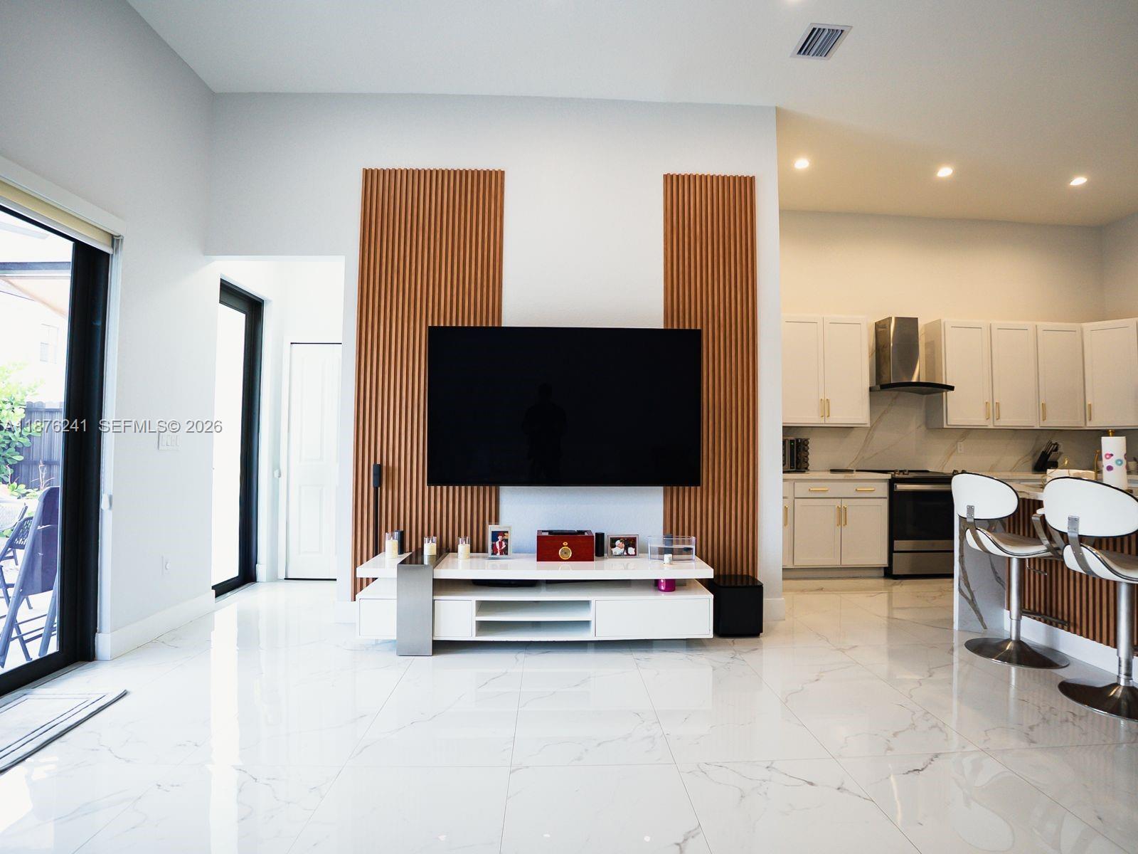 CORAL WAY BY LUXCOM - Residential