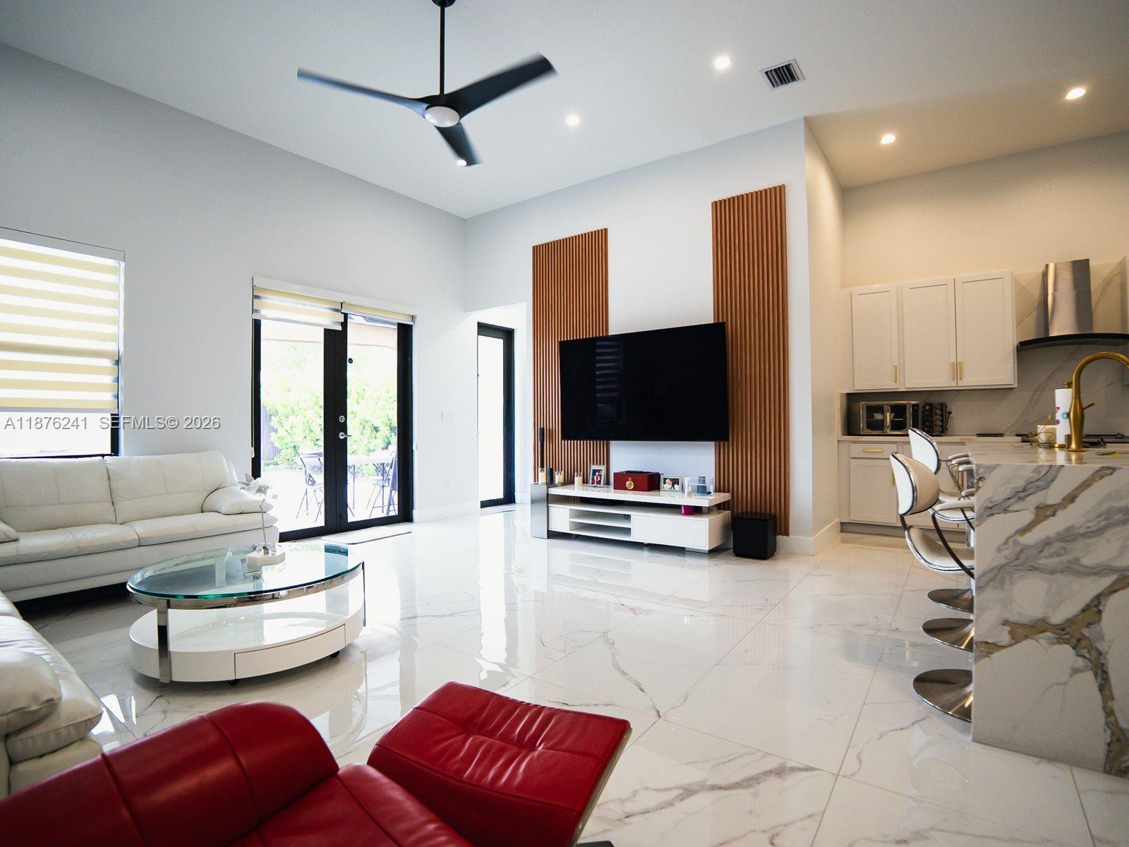 CORAL WAY BY LUXCOM - Residential