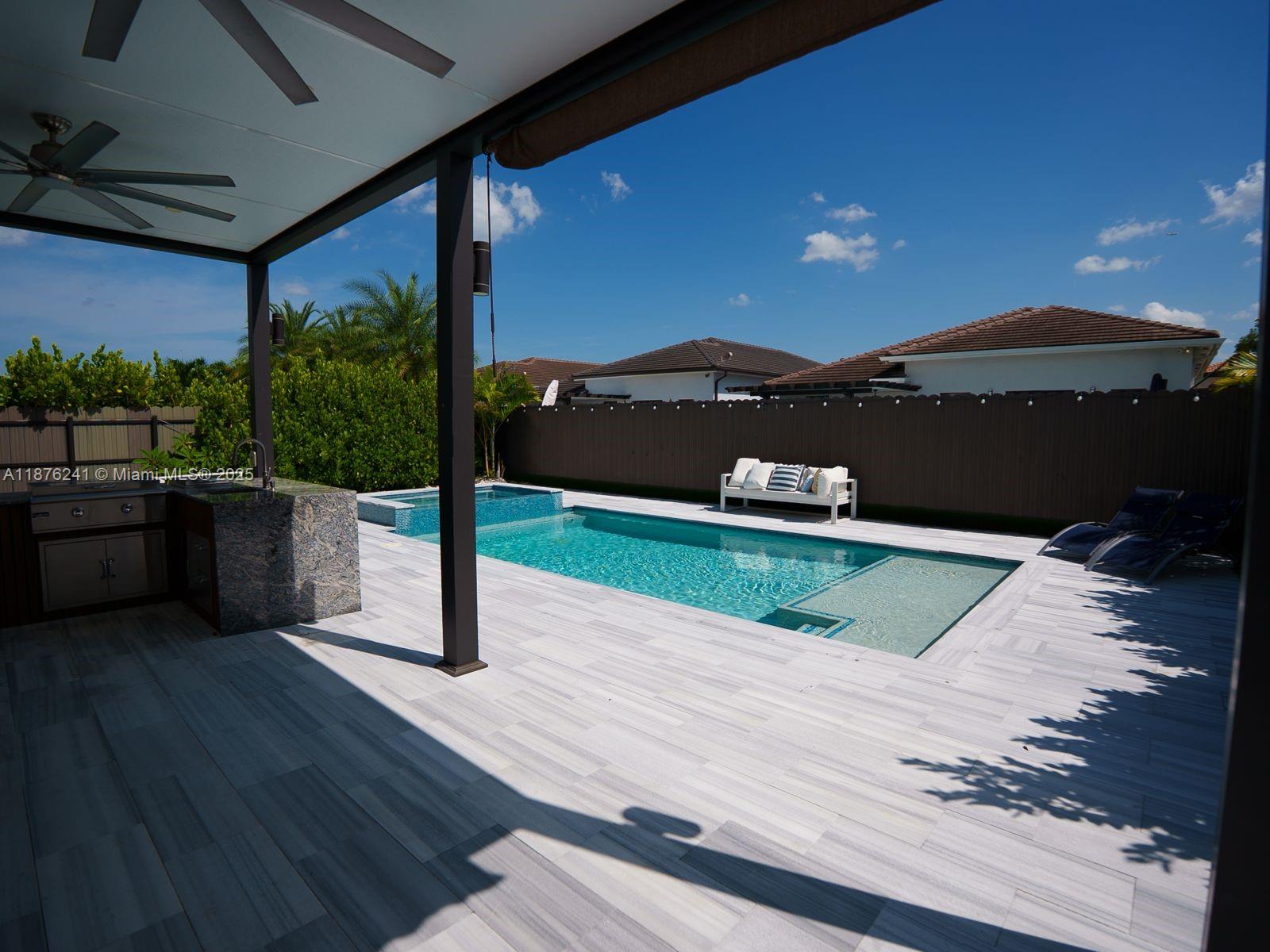 CORAL WAY BY LUXCOM - Residential