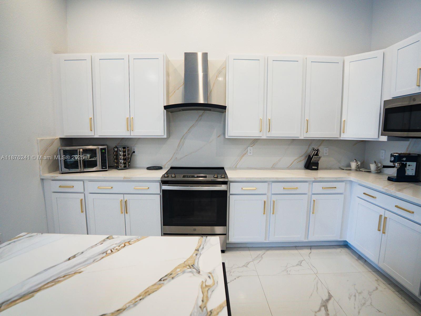 CORAL WAY BY LUXCOM - Residential