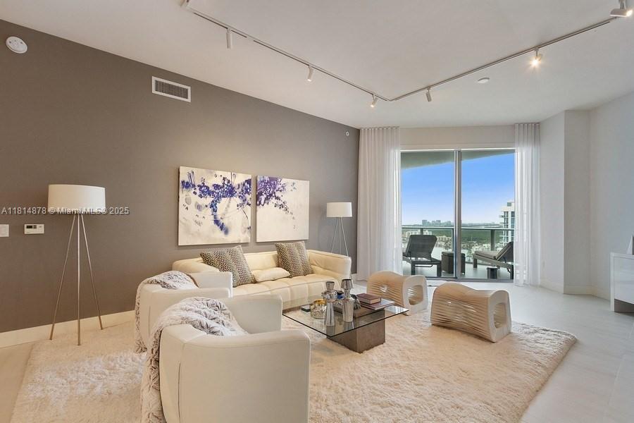 MARINA PALMS RESIDENCES N - Residential