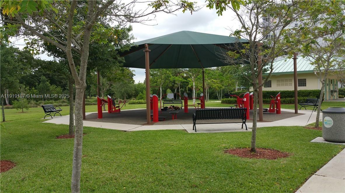 NO 5 PALM-AIRE COUNTRY CL - Residential Lease