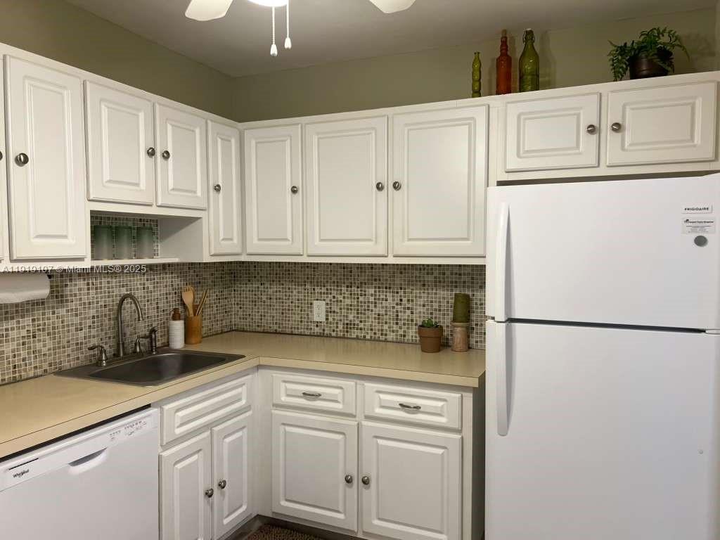 NO 5 PALM-AIRE COUNTRY CL - Residential Lease