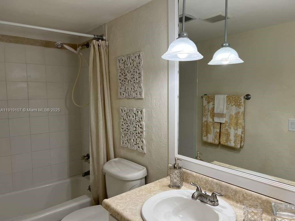 NO 5 PALM-AIRE COUNTRY CL - Residential Lease