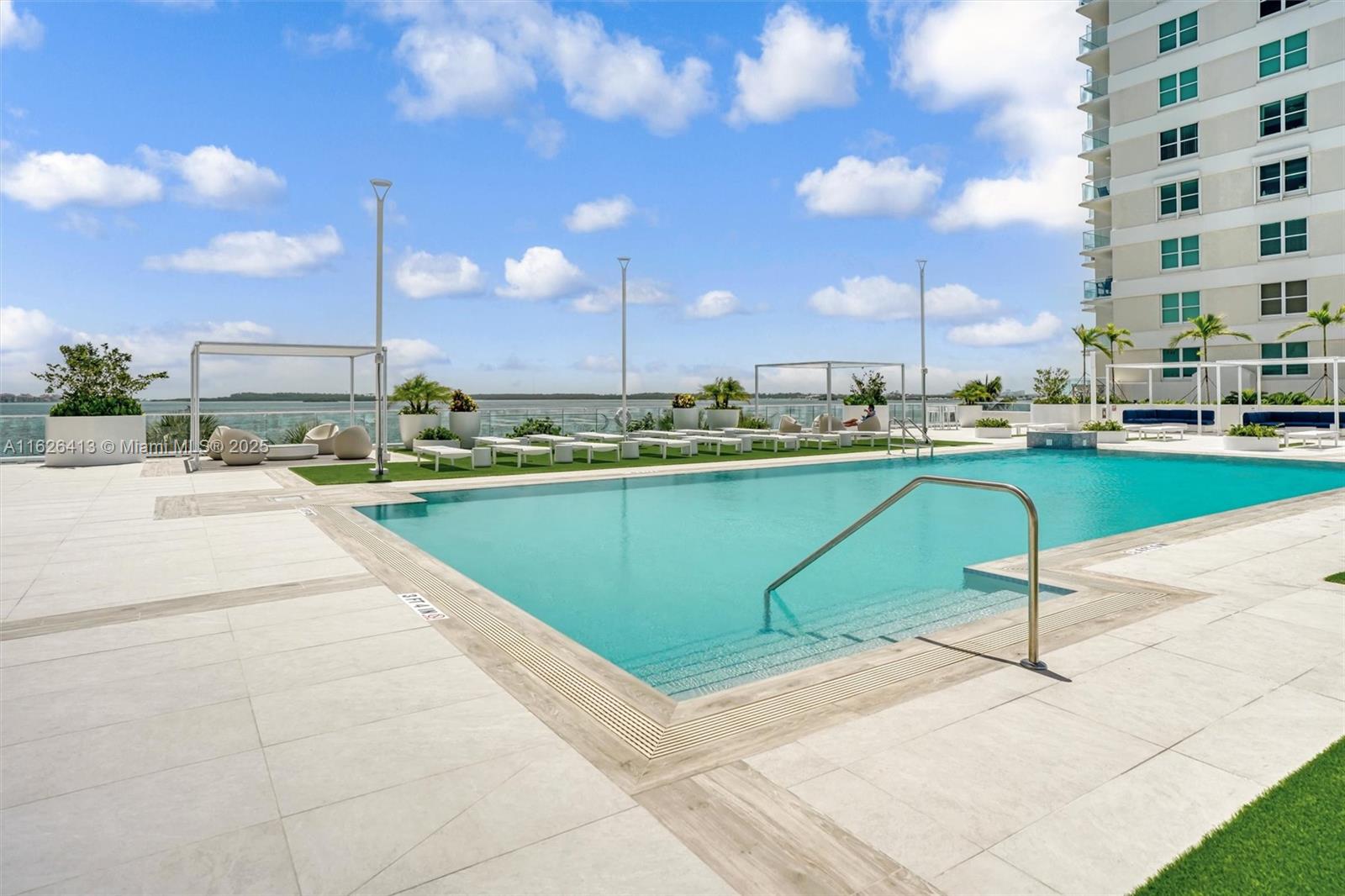 ISOLA CONDO - Residential